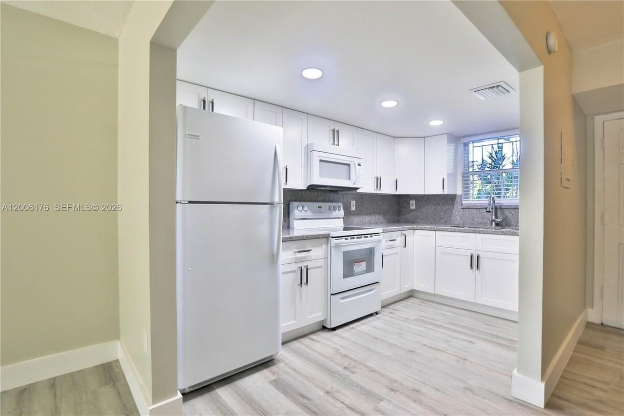 10 Nw 87th Ave #B209 - Photo 7 of 13