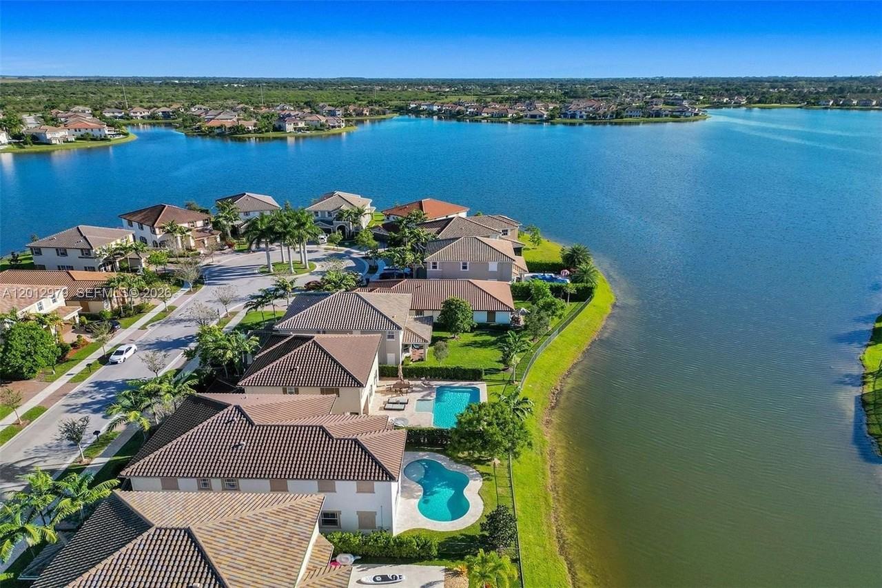 8610 Lakeside Bnd - Photo 3 of 50