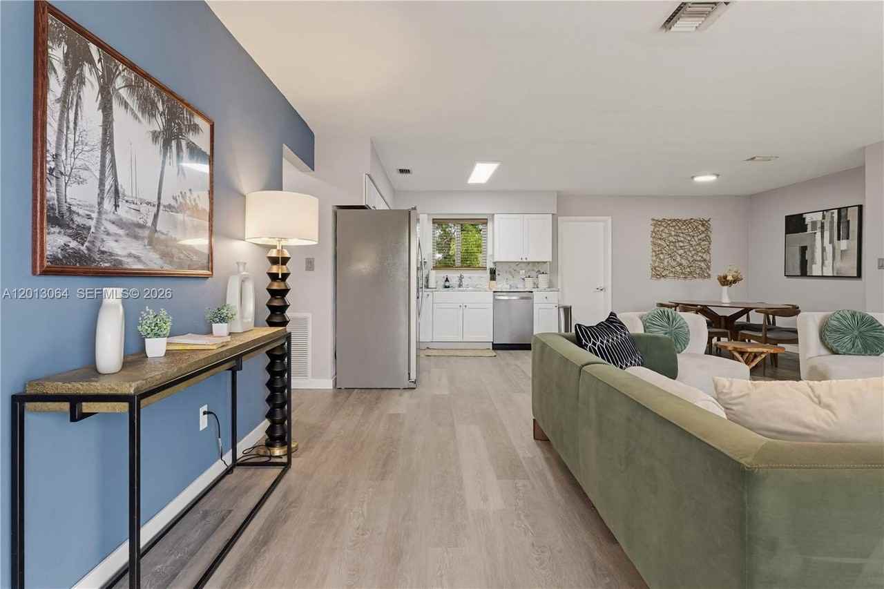 2825 Nw 9th Ave - Photo 2 of 28