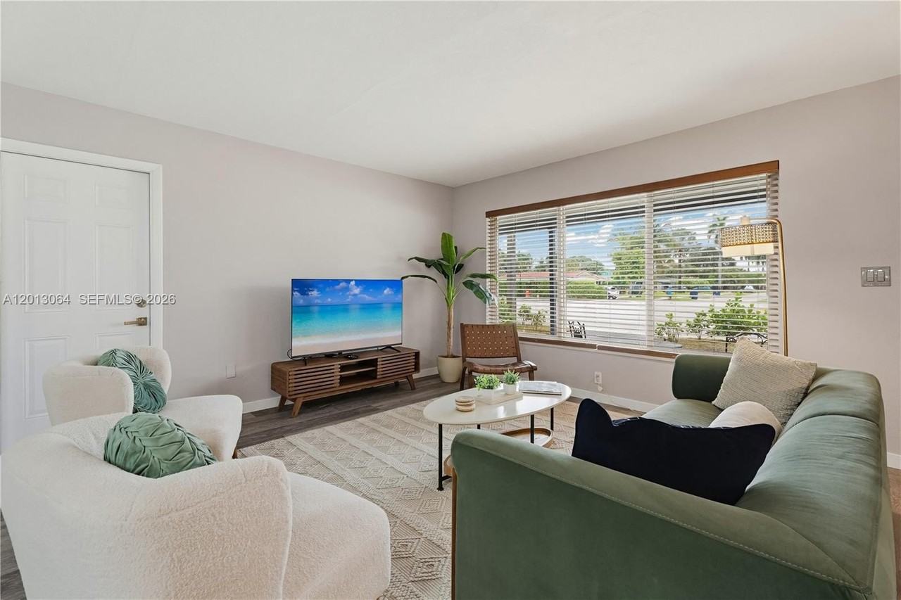 2825 Nw 9th Ave - Photo 3 of 28