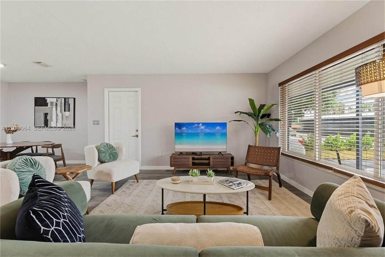 2825 Nw 9th Ave - Photo 4 of 28