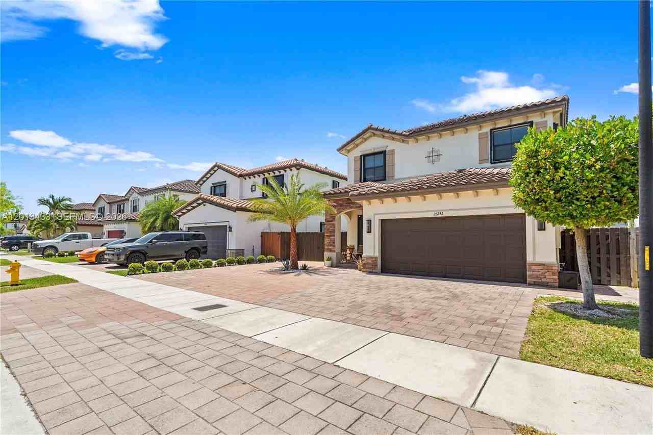 25232 Sw 117th Pl #0 - Photo 5 of 46