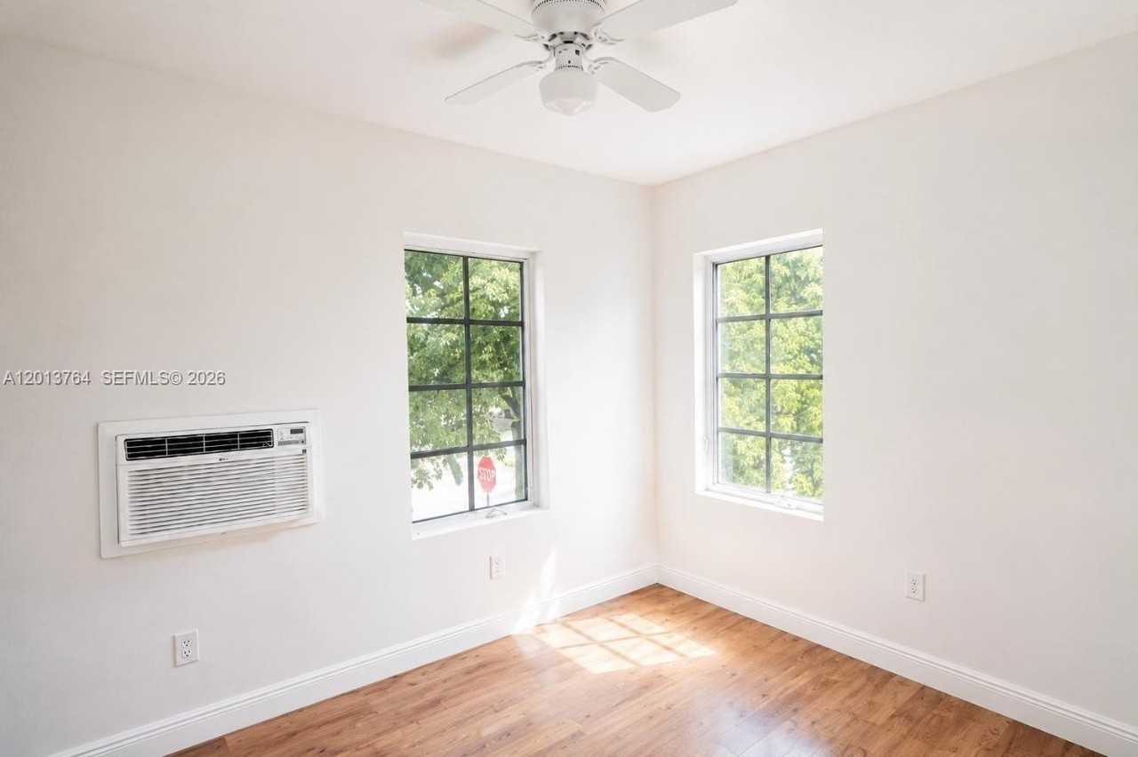 410 76th St #5 - Photo 6 of 10