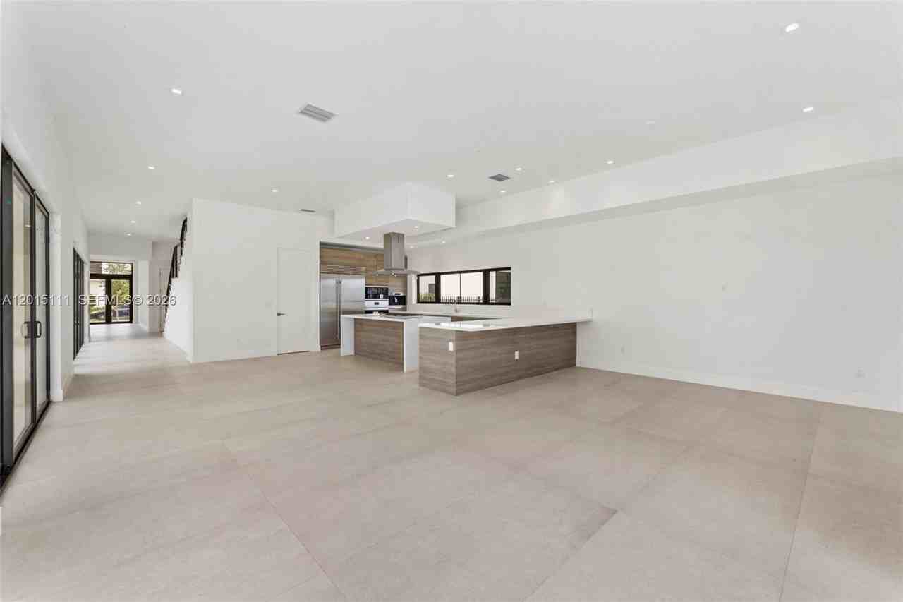 16700 Botaniko Dr N - Photo 6 of 22