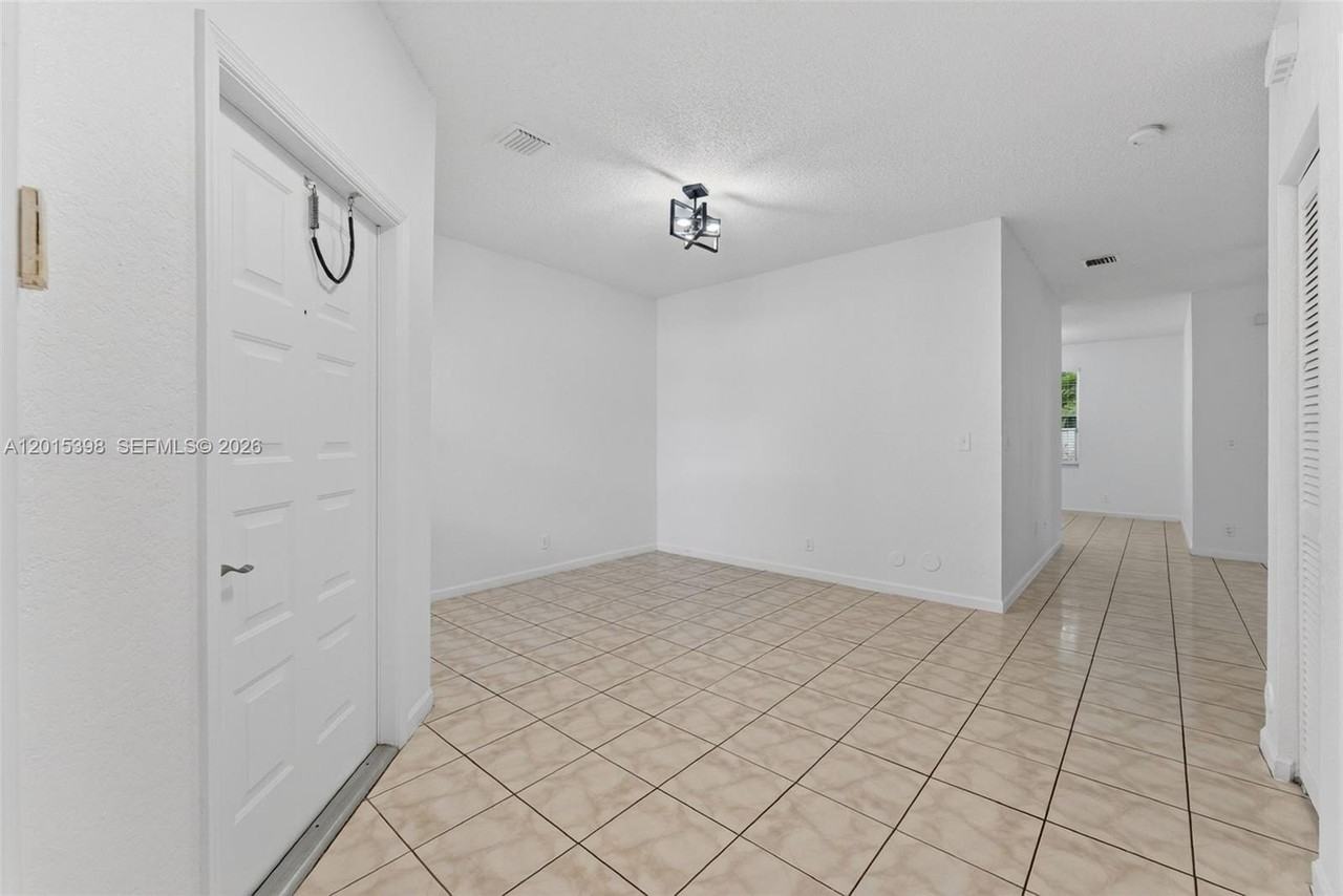 16889 Sw 1st Mnr - Photo 2 of 35