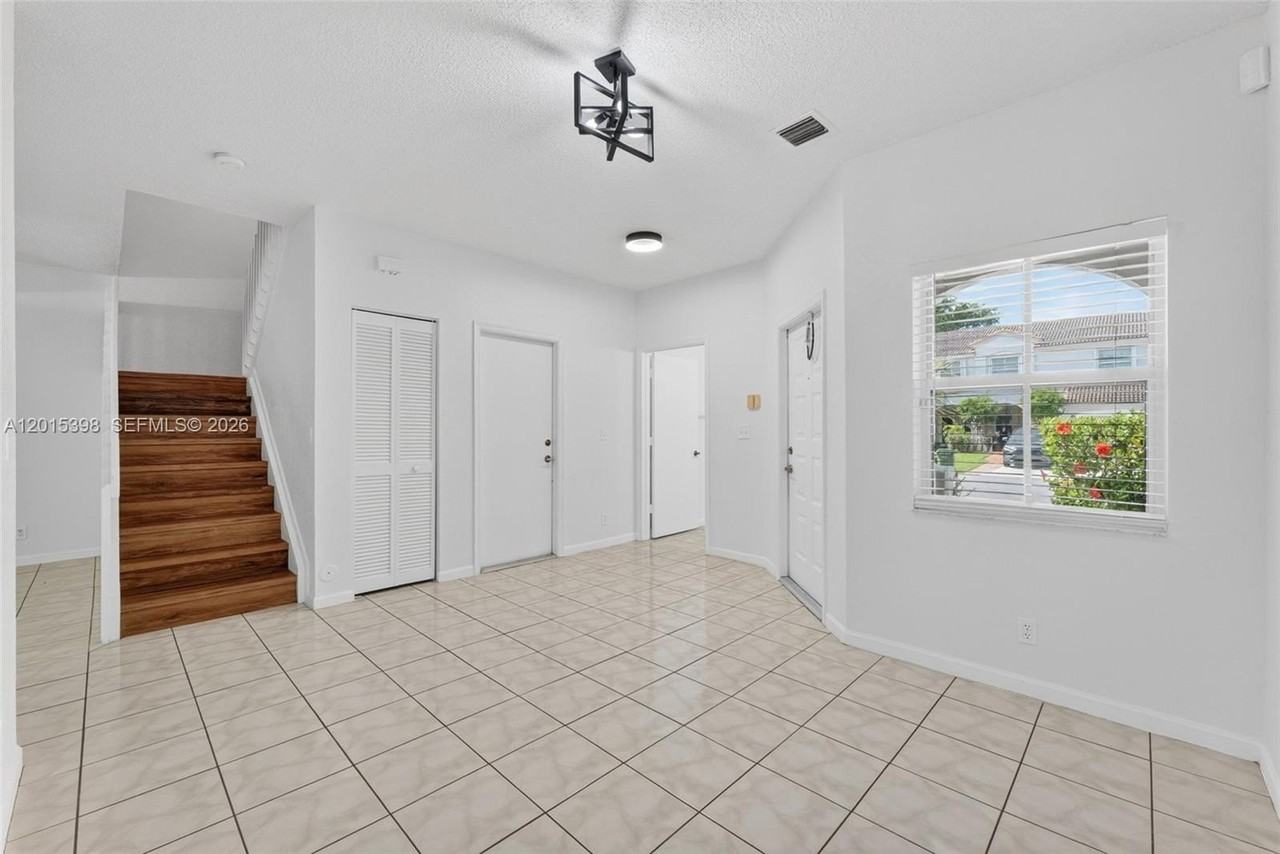 16889 Sw 1st Mnr - Photo 4 of 35
