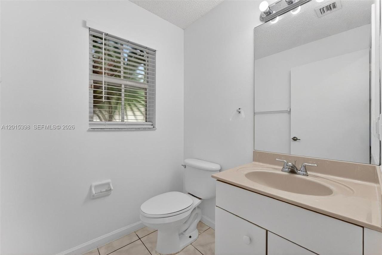 16889 Sw 1st Mnr - Photo 5 of 35