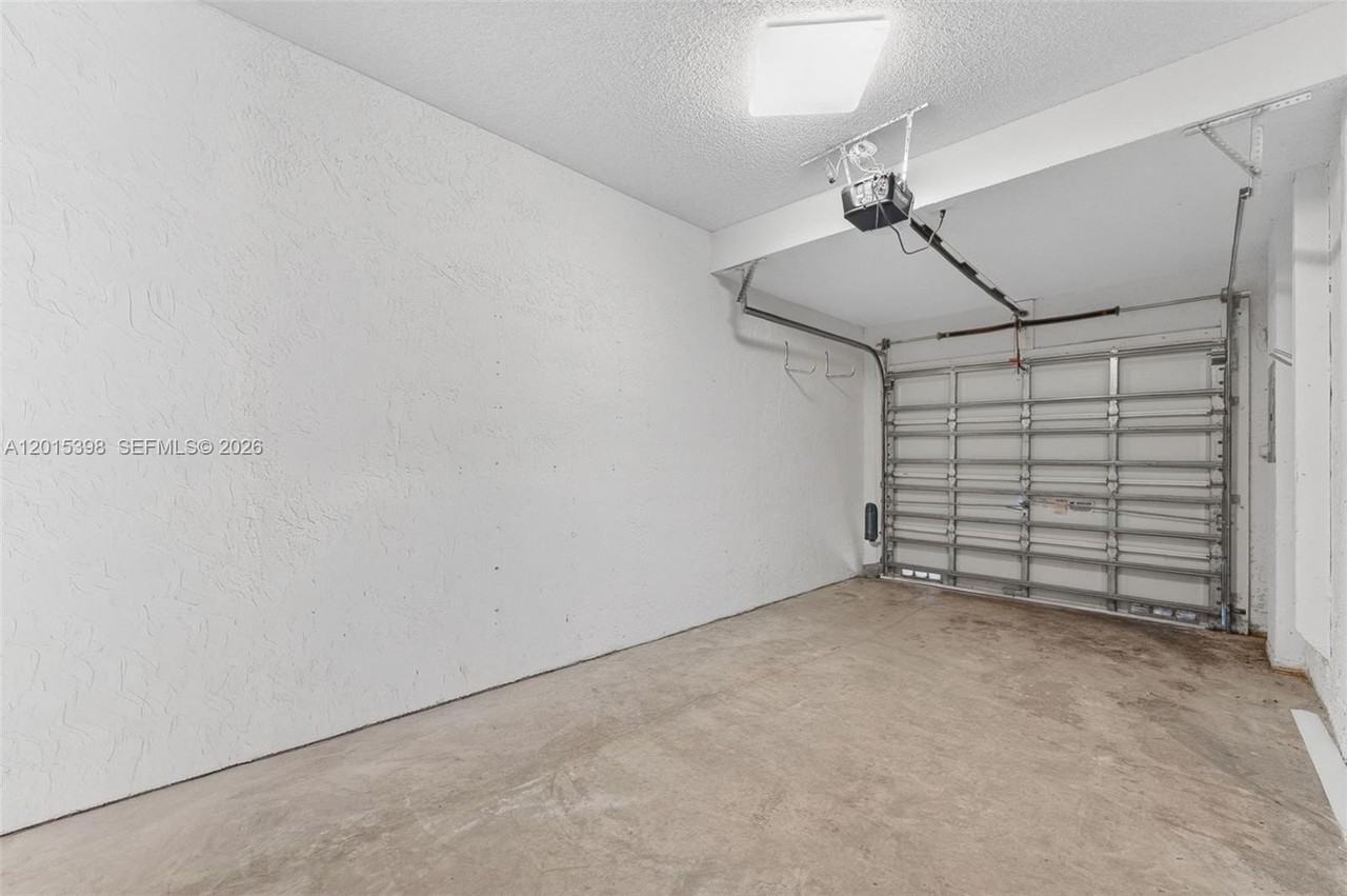 16889 Sw 1st Mnr - Photo 6 of 35