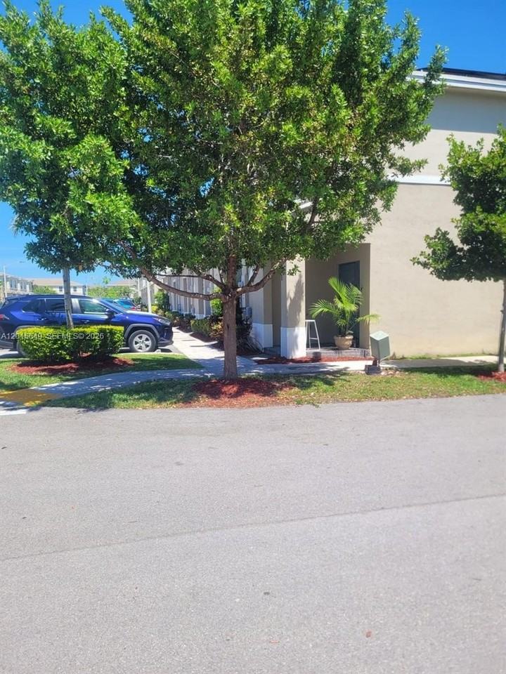 441 Ne 5th St - Photo 2 of 17