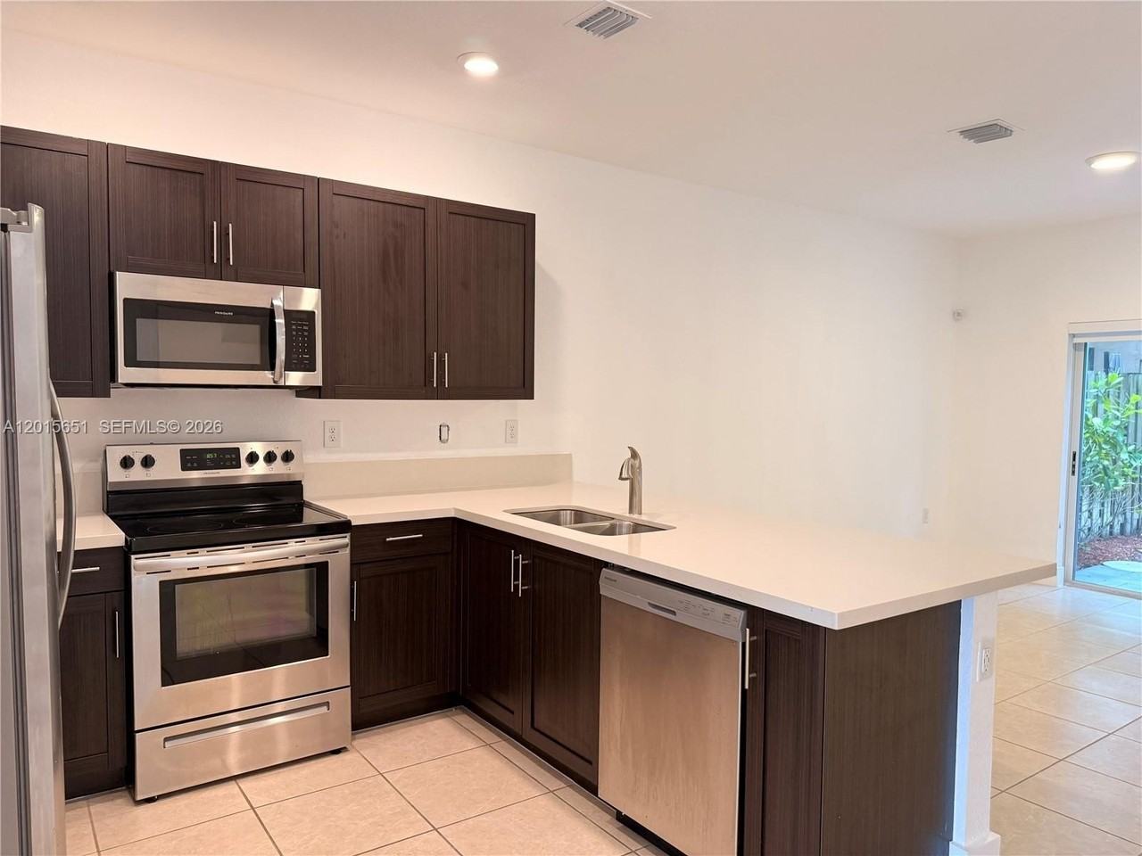 1328 Se 26th Ter - Photo 5 of 36