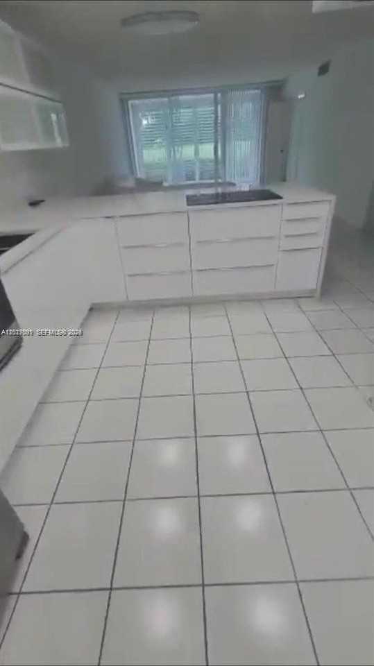 3145 N Palm Aire Dr #103 - Photo 4 of 8