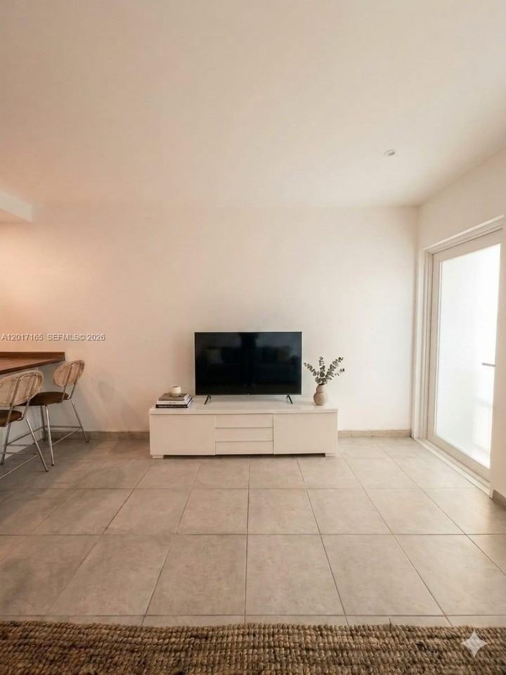 926 Michigan Ave #4 - Photo 6 of 11