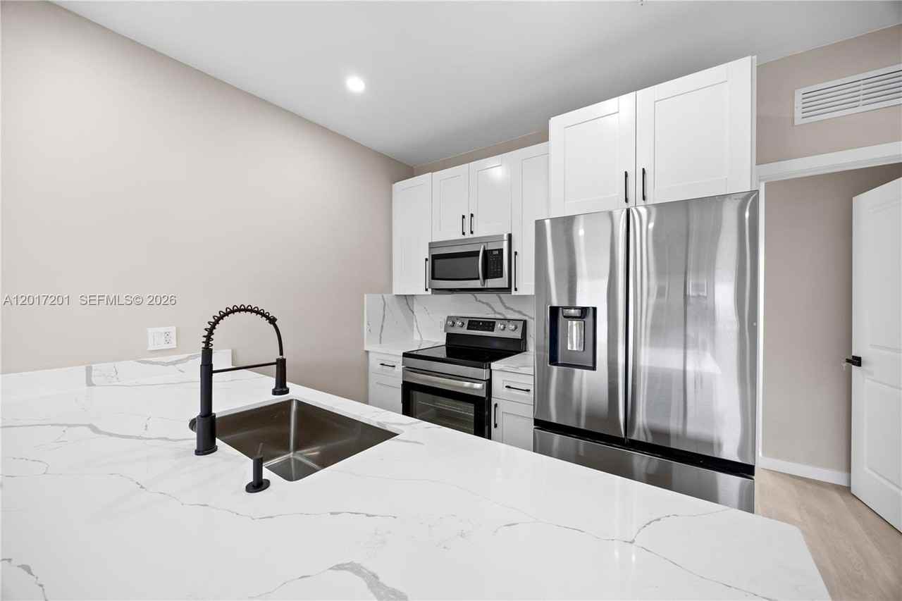 630 Ne 166th St #3 - Photo 2 of 36
