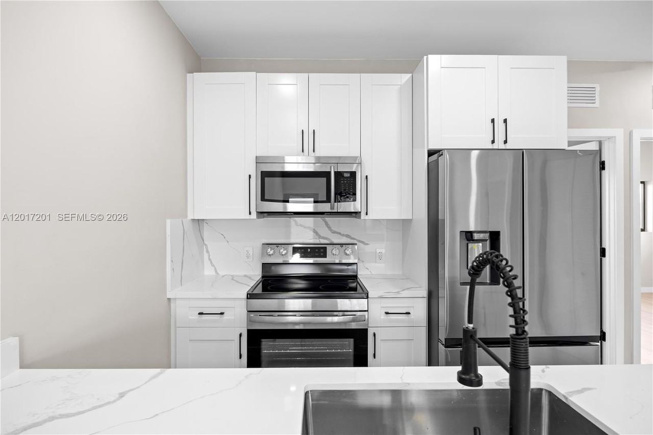 630 Ne 166th St #3 - Photo 3 of 36