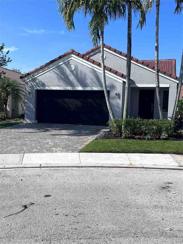 1367 Plumosa Way - Photo 2 of 39