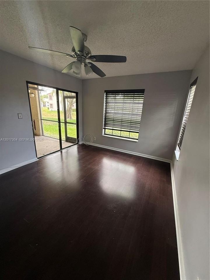 301 Olivewood Pl #O130 - Photo 3 of 23