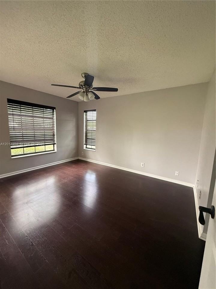 301 Olivewood Pl #O130 - Photo 5 of 23