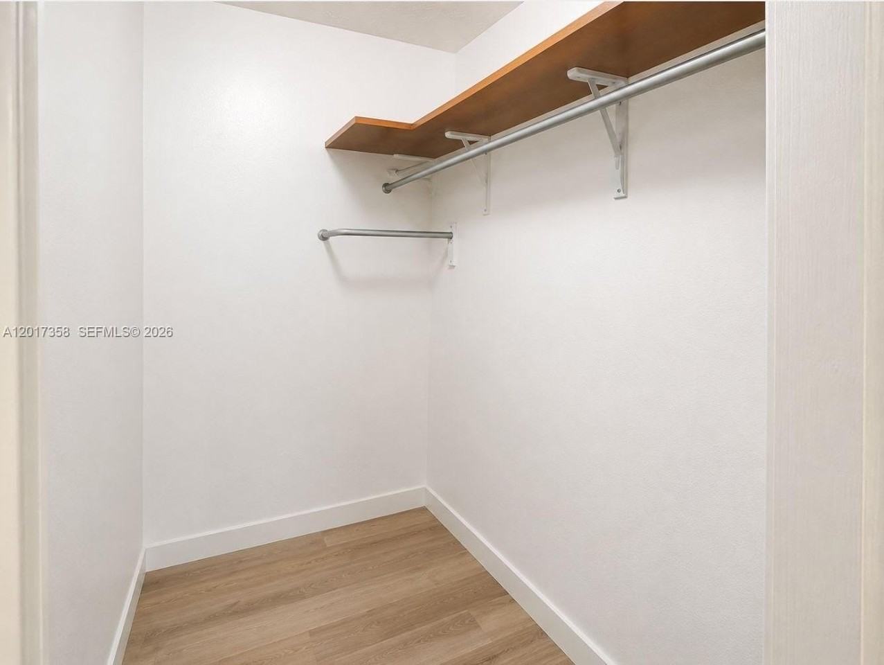 21011 Ne 25th Ct - Photo 2 of 12