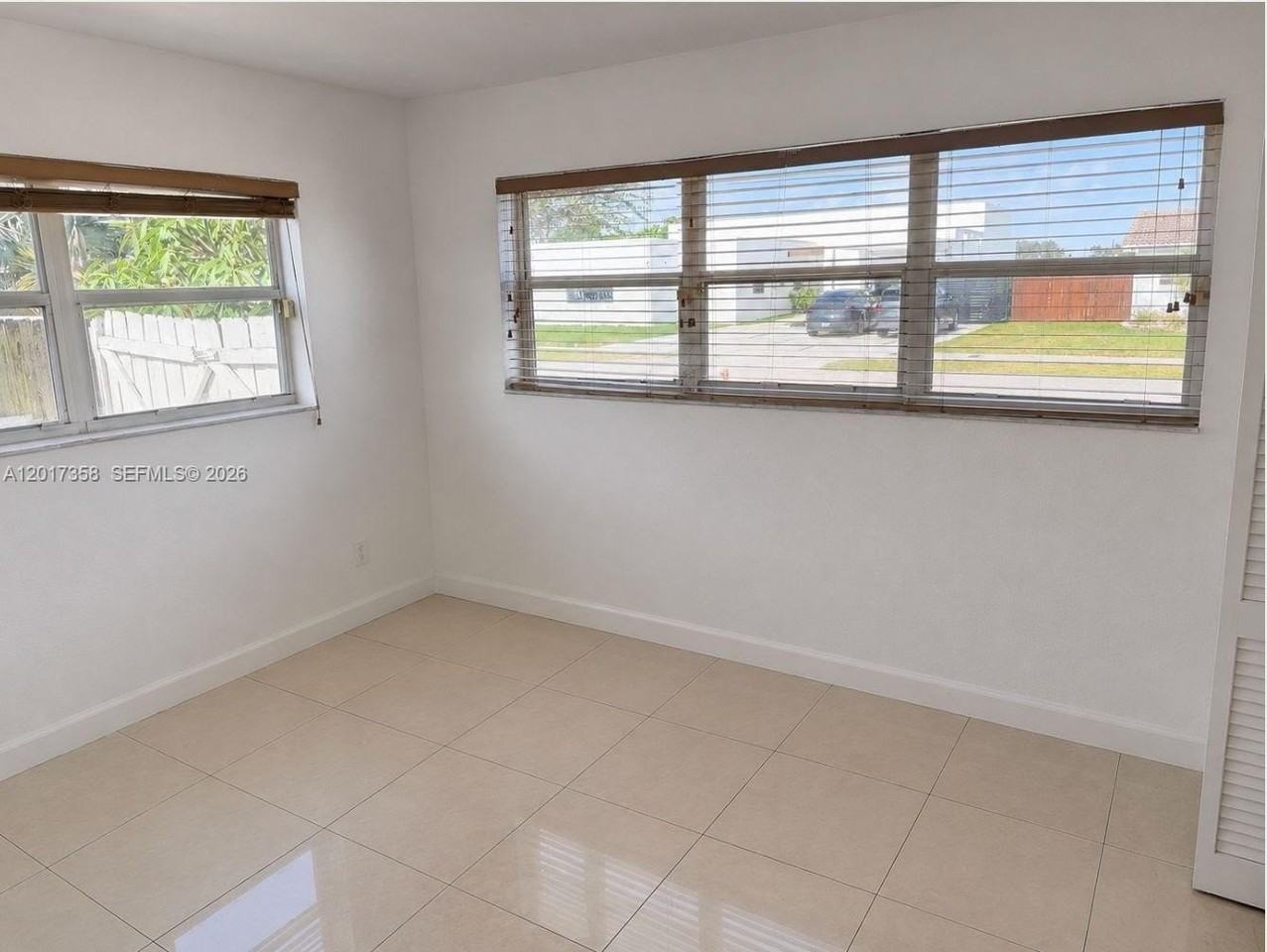 21011 Ne 25th Ct - Photo 6 of 12