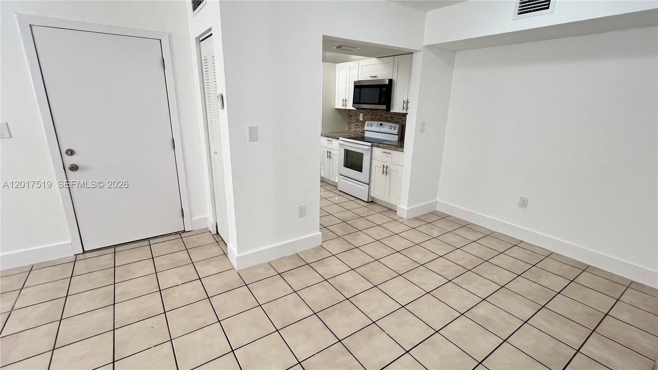 680 Nw 114th Ave #203 - Photo 7 of 23