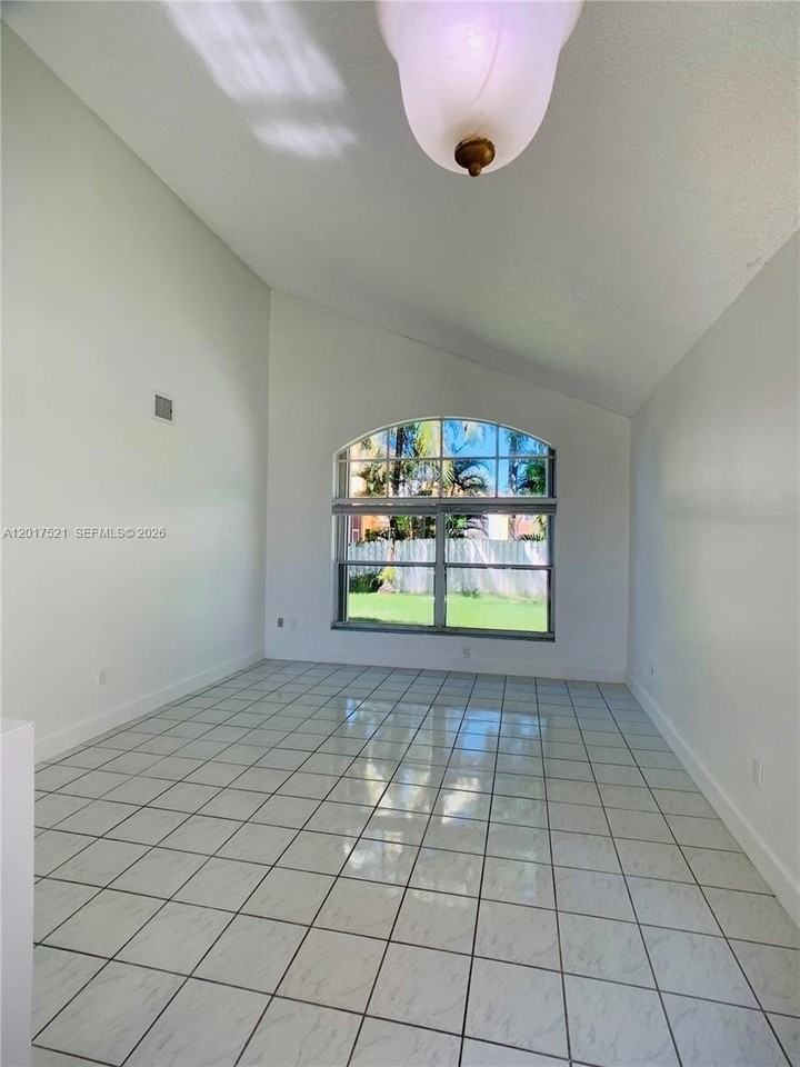 18801 Nw 12th St #18801 - Photo 3 of 50