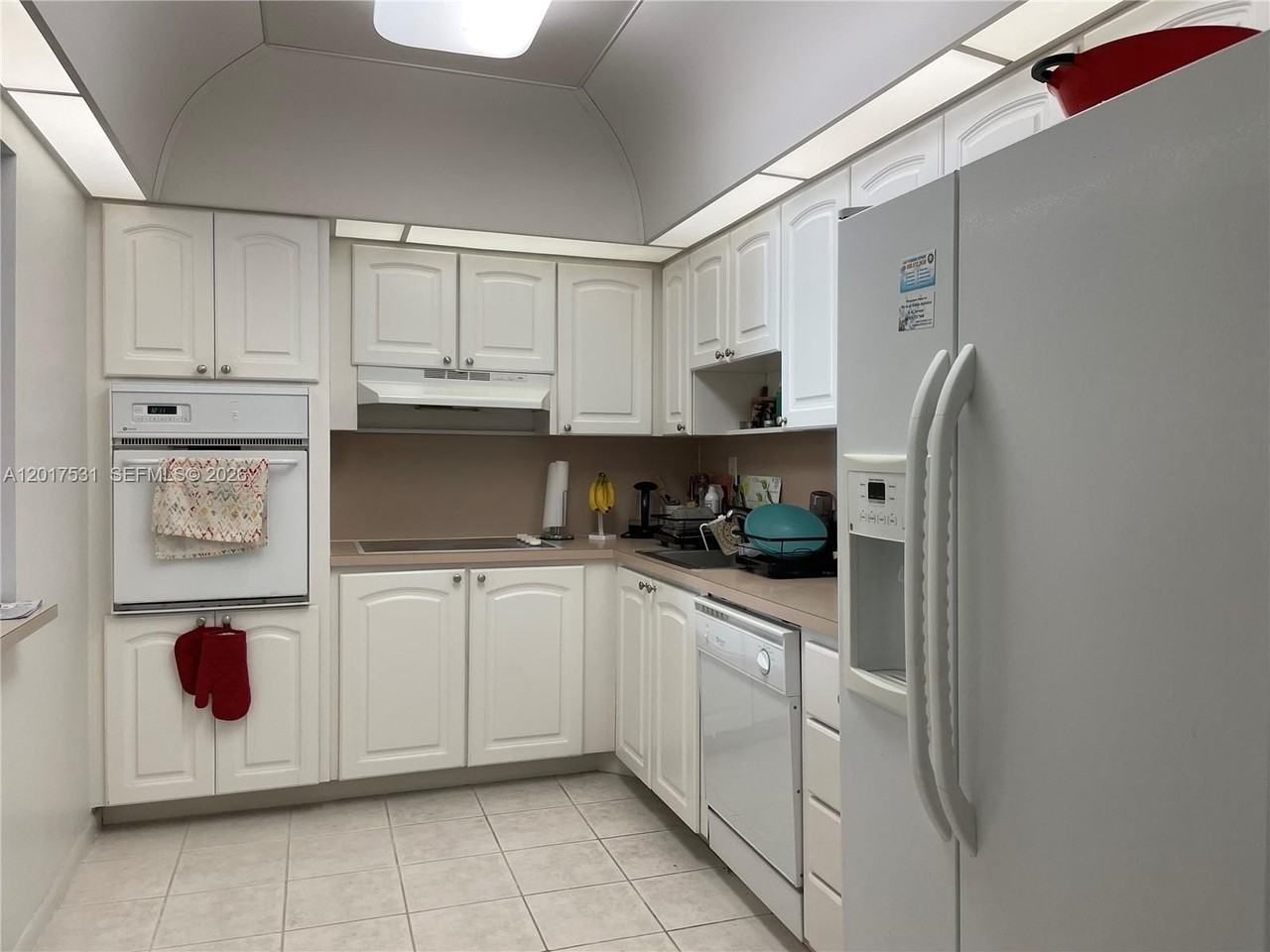 19390 Collins Ave #1225 - Photo 3 of 9