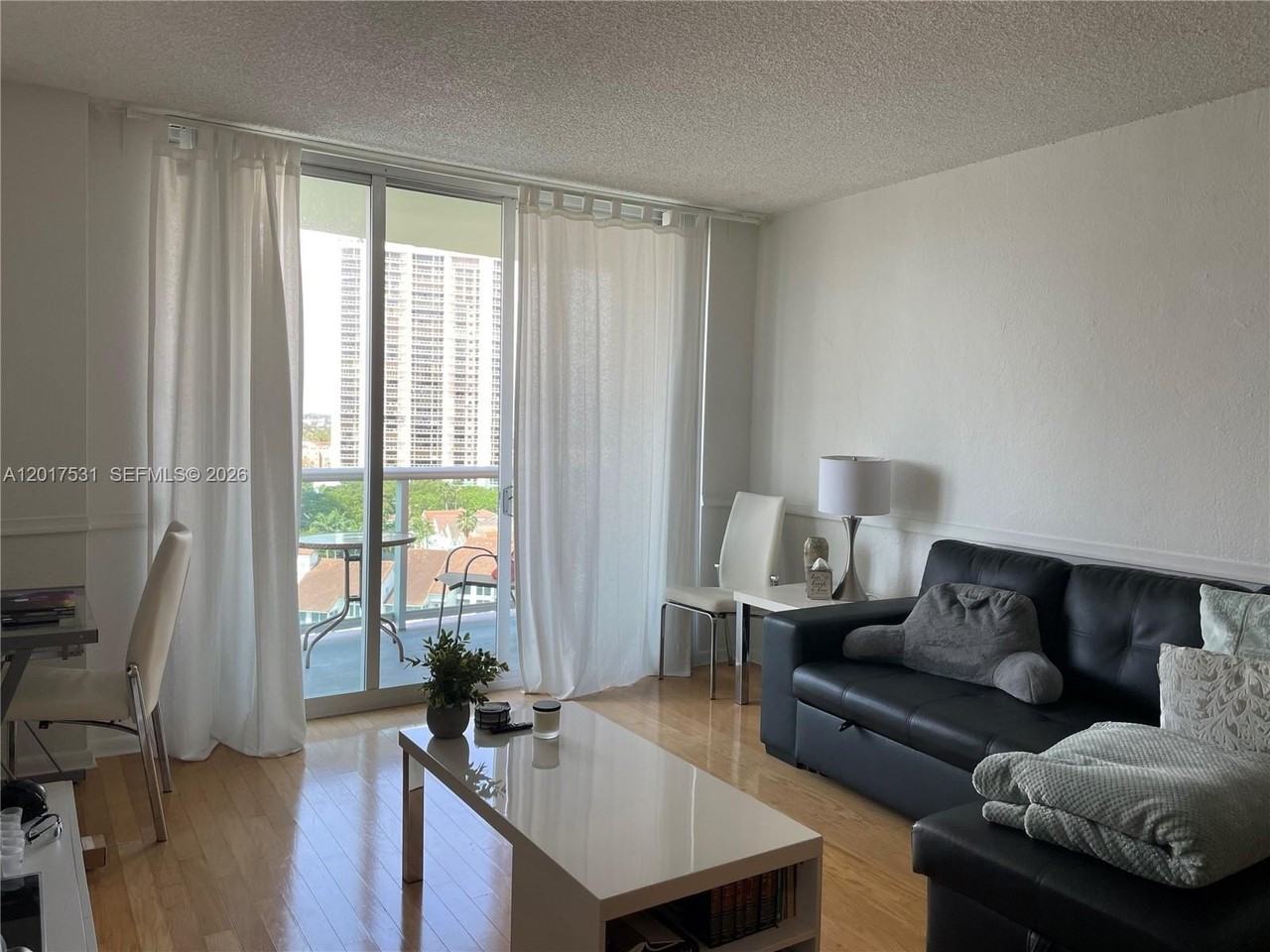 19390 Collins Ave #1225 - Photo 6 of 9
