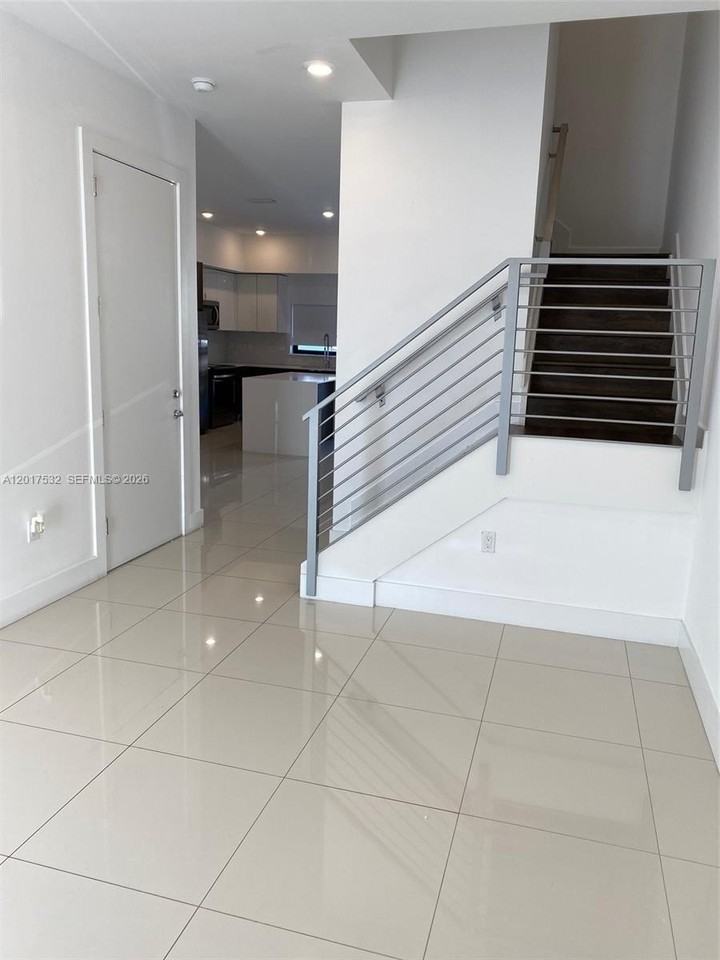 11727 Sw 106th Ter #11727 - Photo 4 of 15