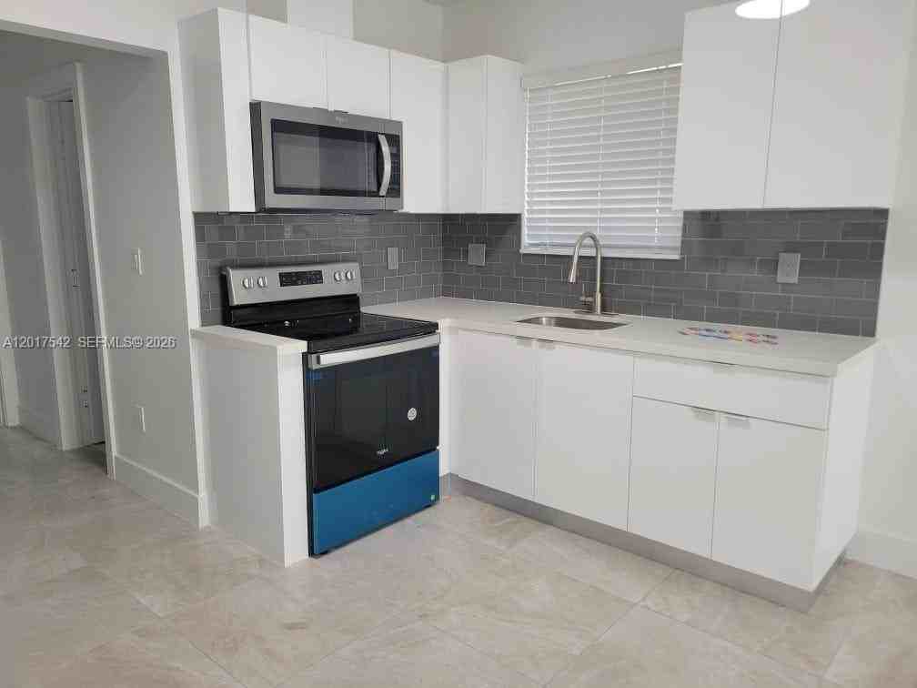 1725 Calais Dr #6 - Photo 3 of 17