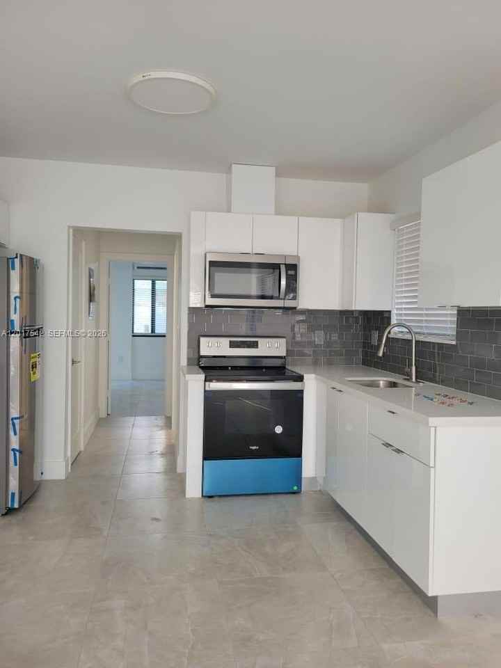 1725 Calais Dr #6 - Photo 5 of 17
