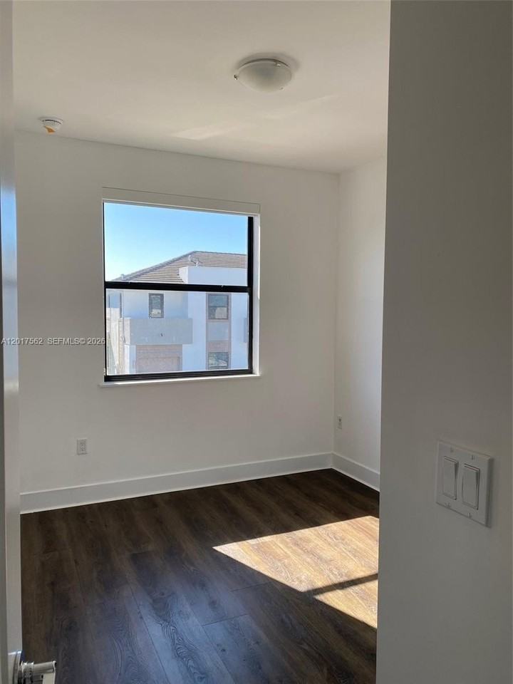 10505 Sw 118th Ave #10505 - Photo 5 of 13