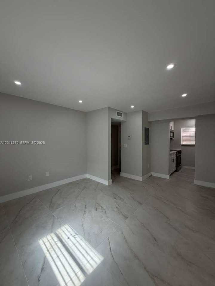 932 Nw 5th St #3 - Photo 5 of 15