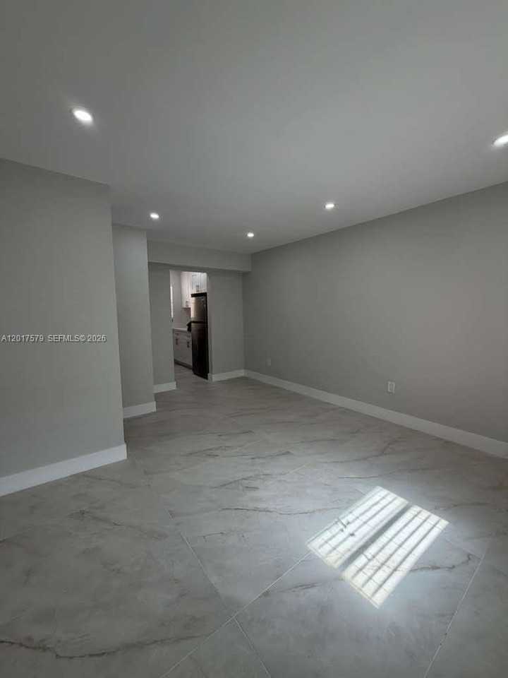 932 Nw 5th St #3 - Photo 6 of 15