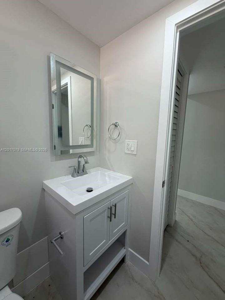 932 Nw 5th St #3 - Photo 7 of 15