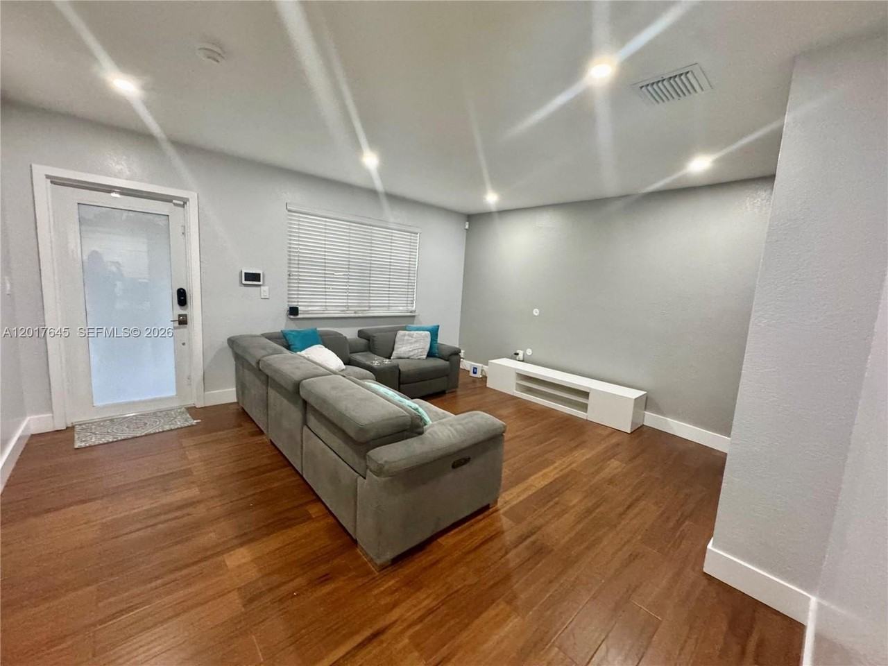 3010 N 73rd Ave - Photo 5 of 24