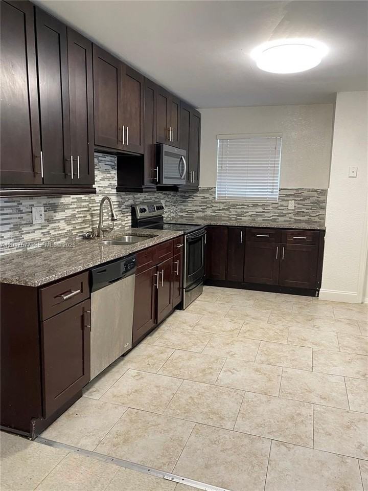 18140 Nw 18th Ave #0 - Photo 5 of 16