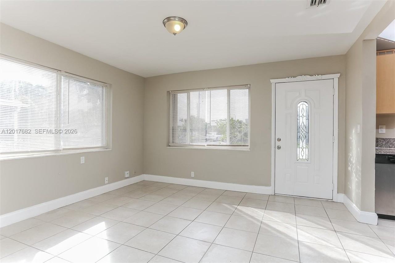 4030 Nw 8th Ter - Photo 3 of 15