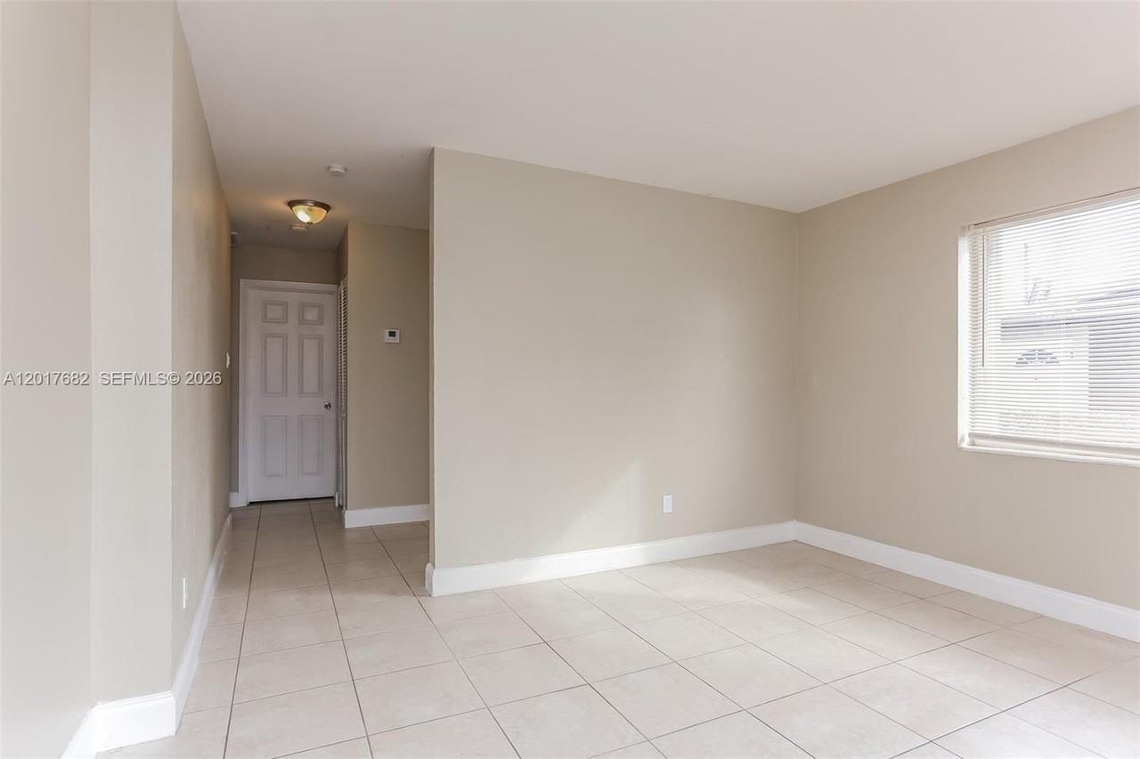 4030 Nw 8th Ter - Photo 7 of 15