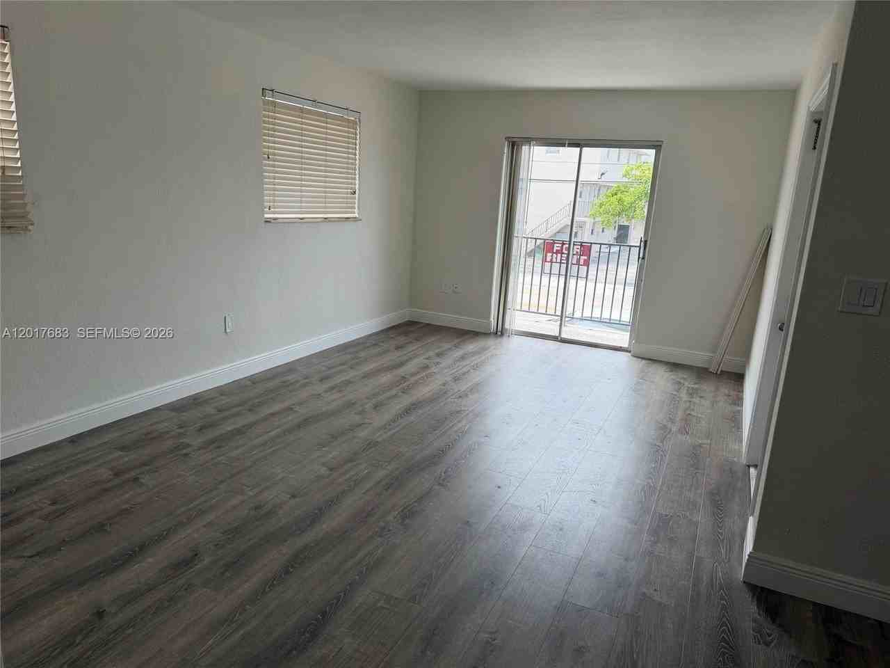 10810 Sw 4th St #4 - Photo 4 of 11