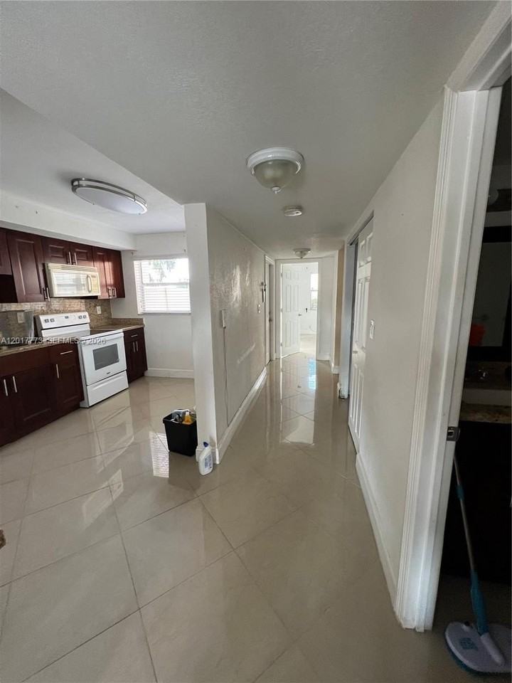 7106 Nw 169th St #7106 - Photo 6 of 19