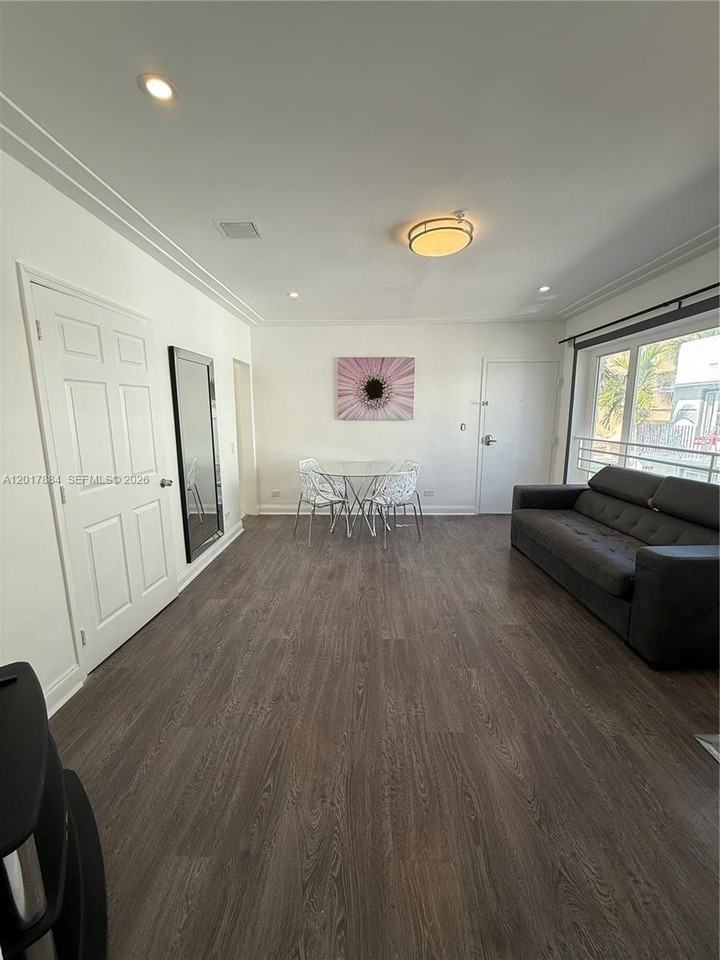 1538 Jefferson Ave #6 - Photo 2 of 17