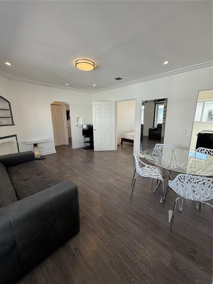 1538 Jefferson Ave #6 - Photo 3 of 17