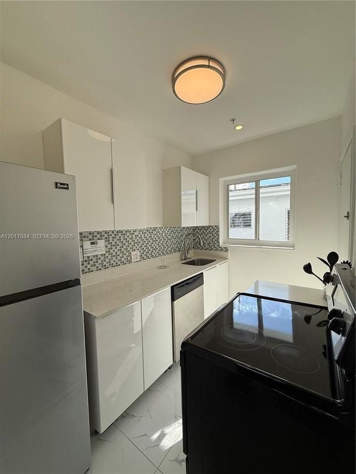 1538 Jefferson Ave #6 - Photo 4 of 17