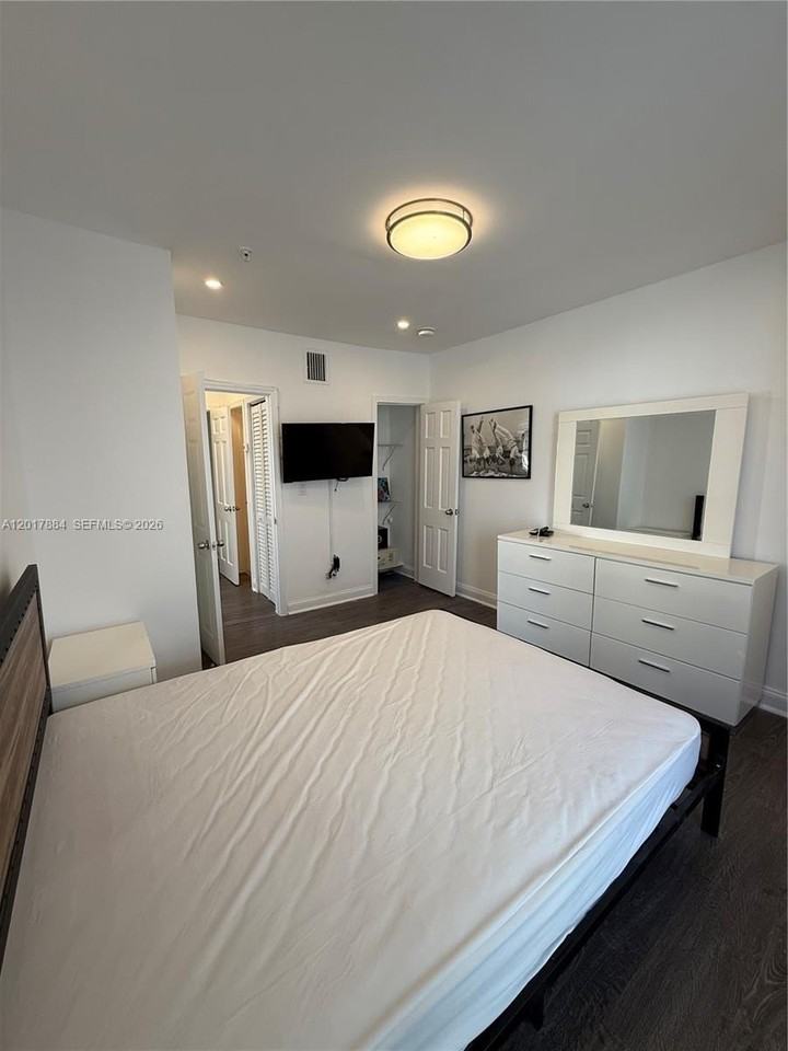 1538 Jefferson Ave #6 - Photo 6 of 17