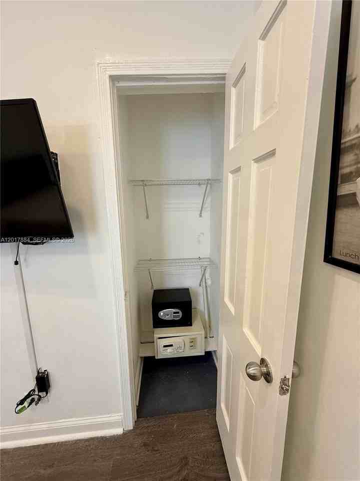 1538 Jefferson Ave #6 - Photo 7 of 17