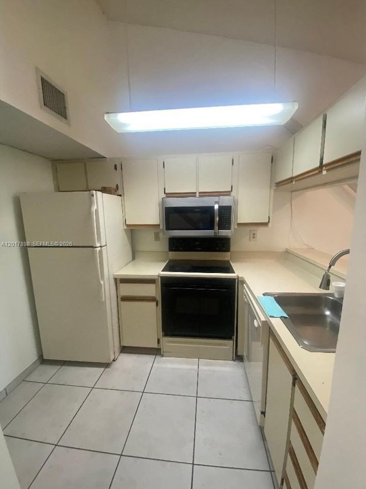 14150 Sw 93rd Ln #14150 - Photo 4 of 12
