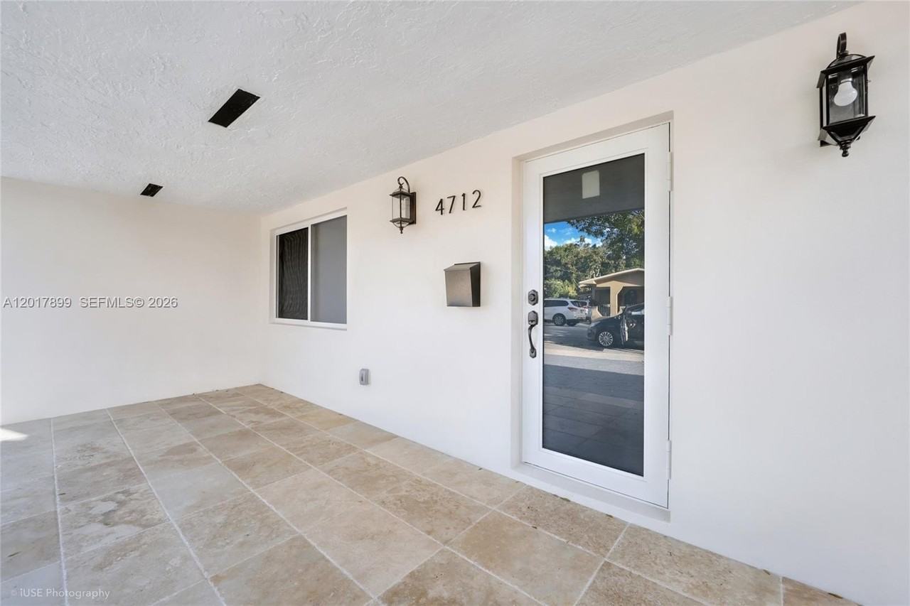 4712 Sw 2nd Ter - Photo 2 of 24