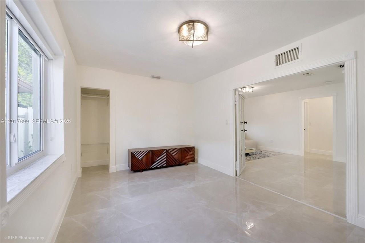 4712 Sw 2nd Ter - Photo 7 of 24