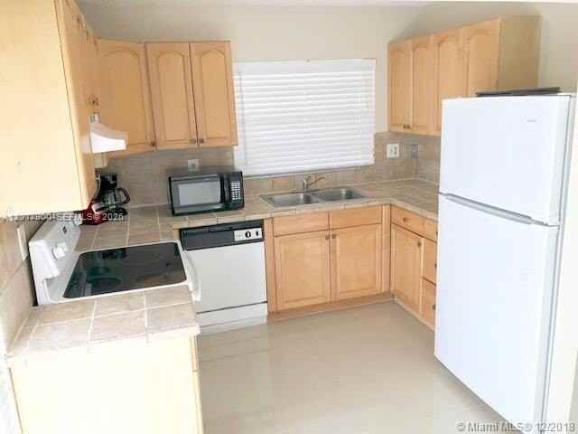 11447 Sw 33rd Ln #0 - Photo 5 of 8