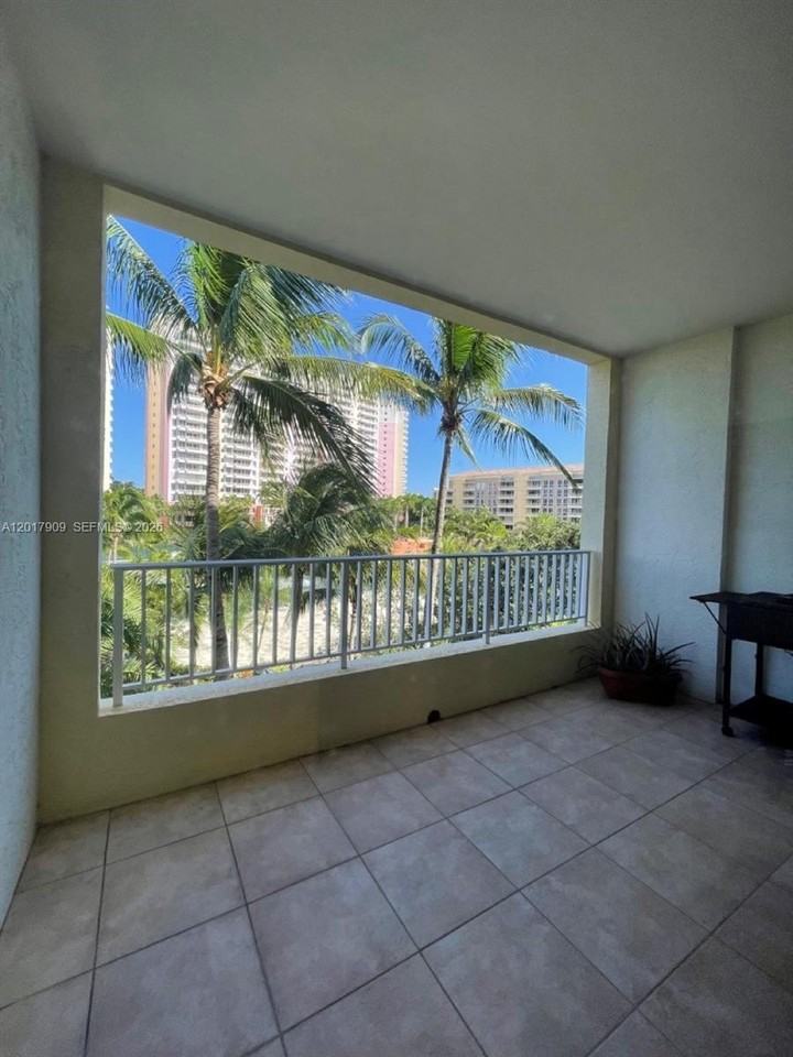 717 Crandon Blvd #408
